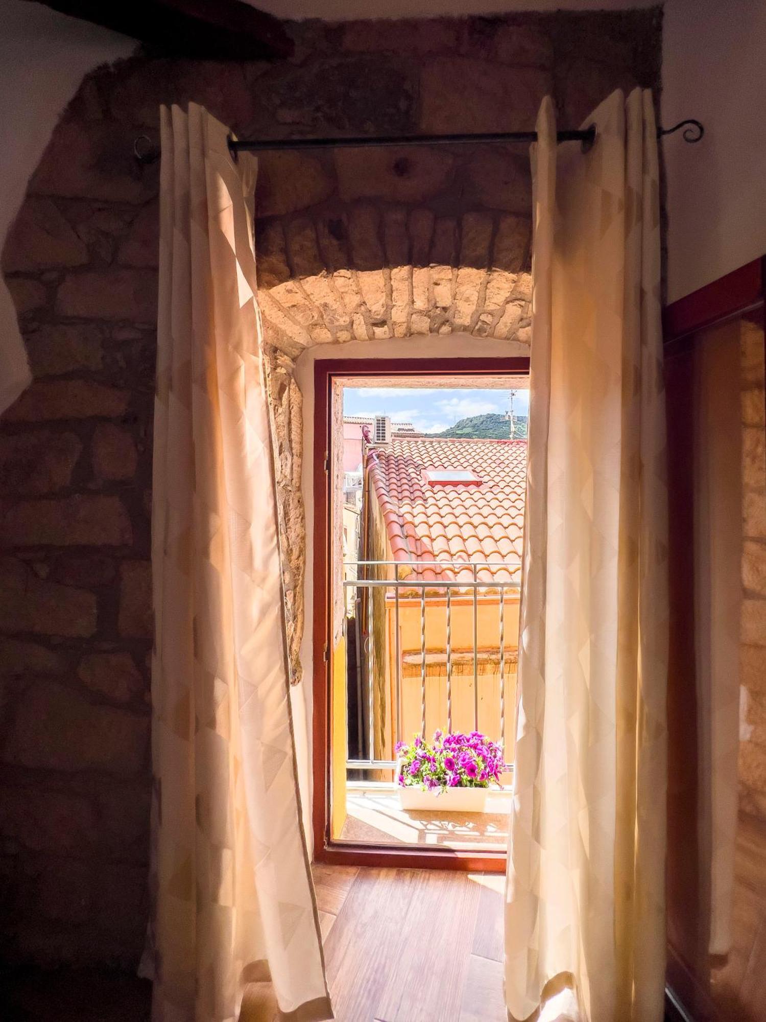 La Torre Del Pozzo Guest House Bosa Exterior photo